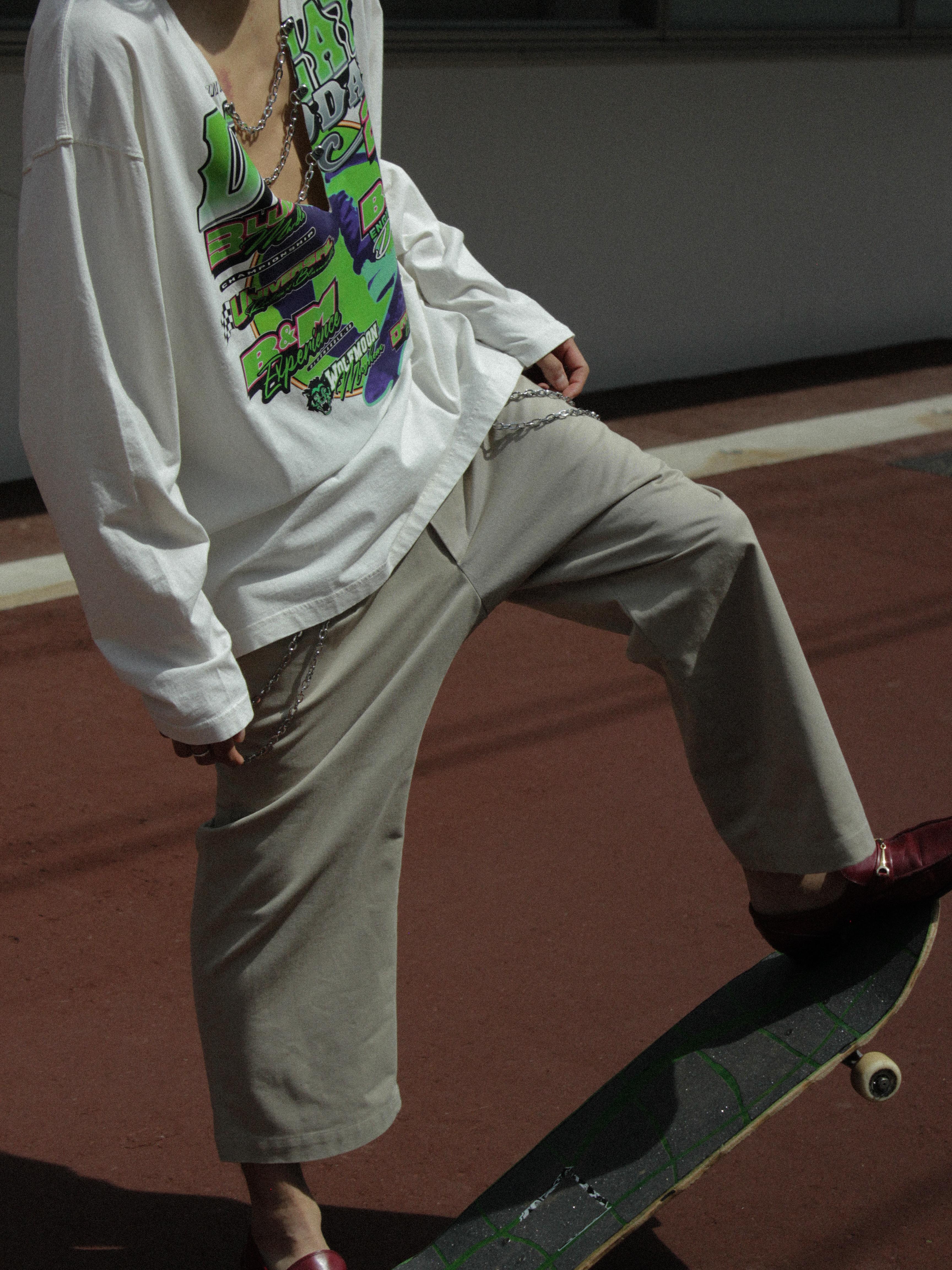 BLUEMARBLE】”Moto” Print & Chain V-Neck Longsleeves White T-Shirt 
